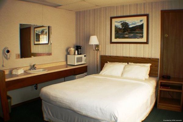 THE BAVARIAN INN (Custer)